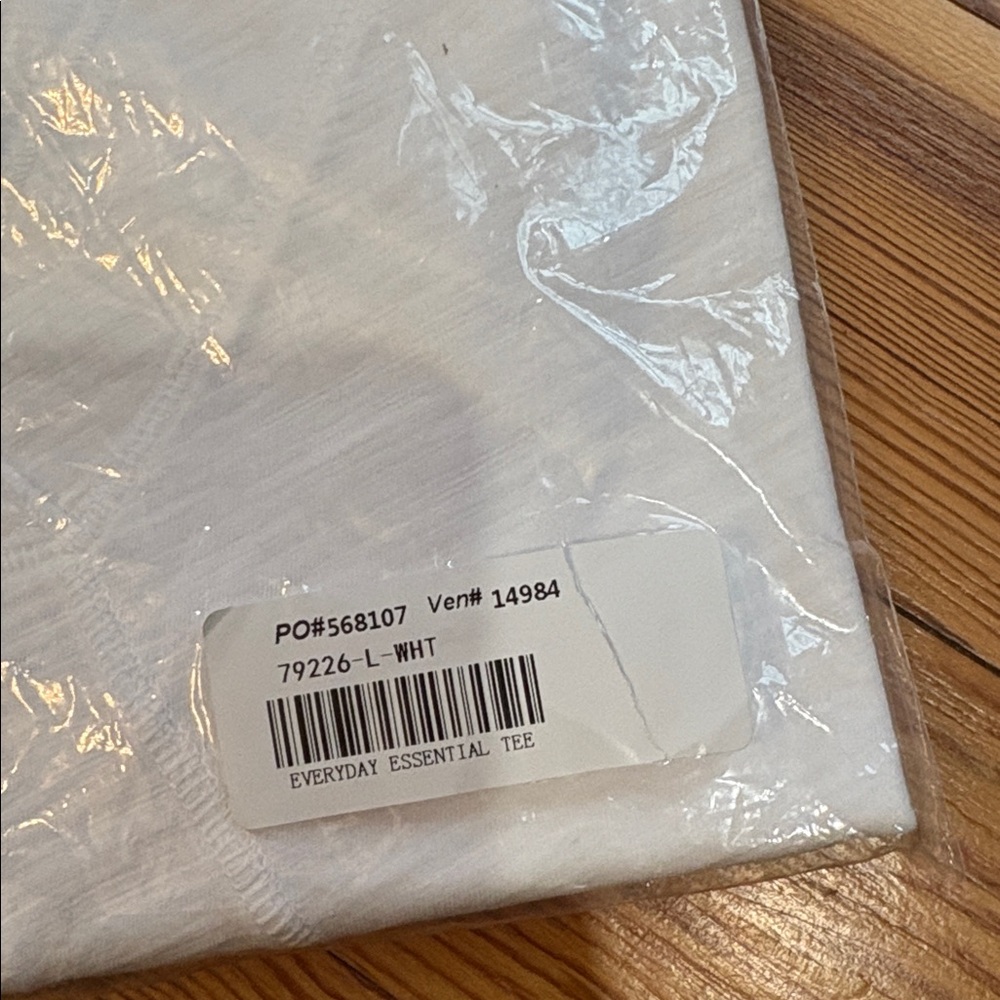 Mododoc White V-Neck size L - Picture 3 of 4